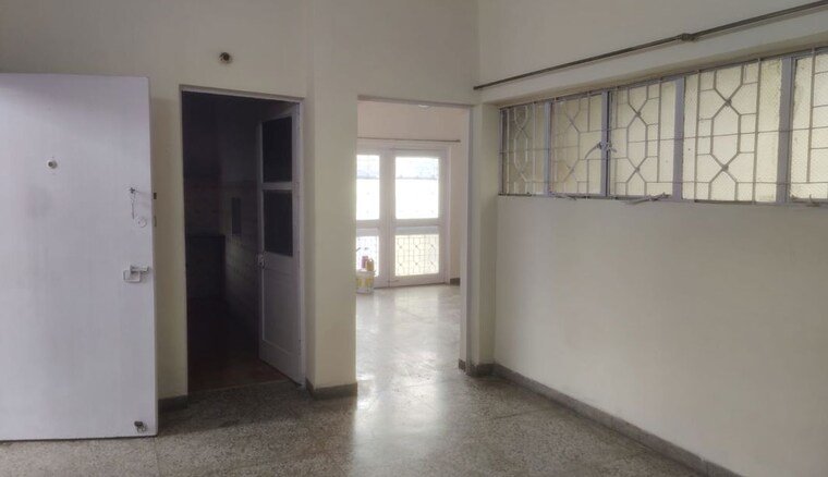 3 Bedroom 1500 Sq.Ft. Apartment in Masjid Moth Delhi